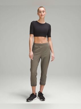 Lululemon Adapted State High-Rise Cropped Jogger
Rover size 14